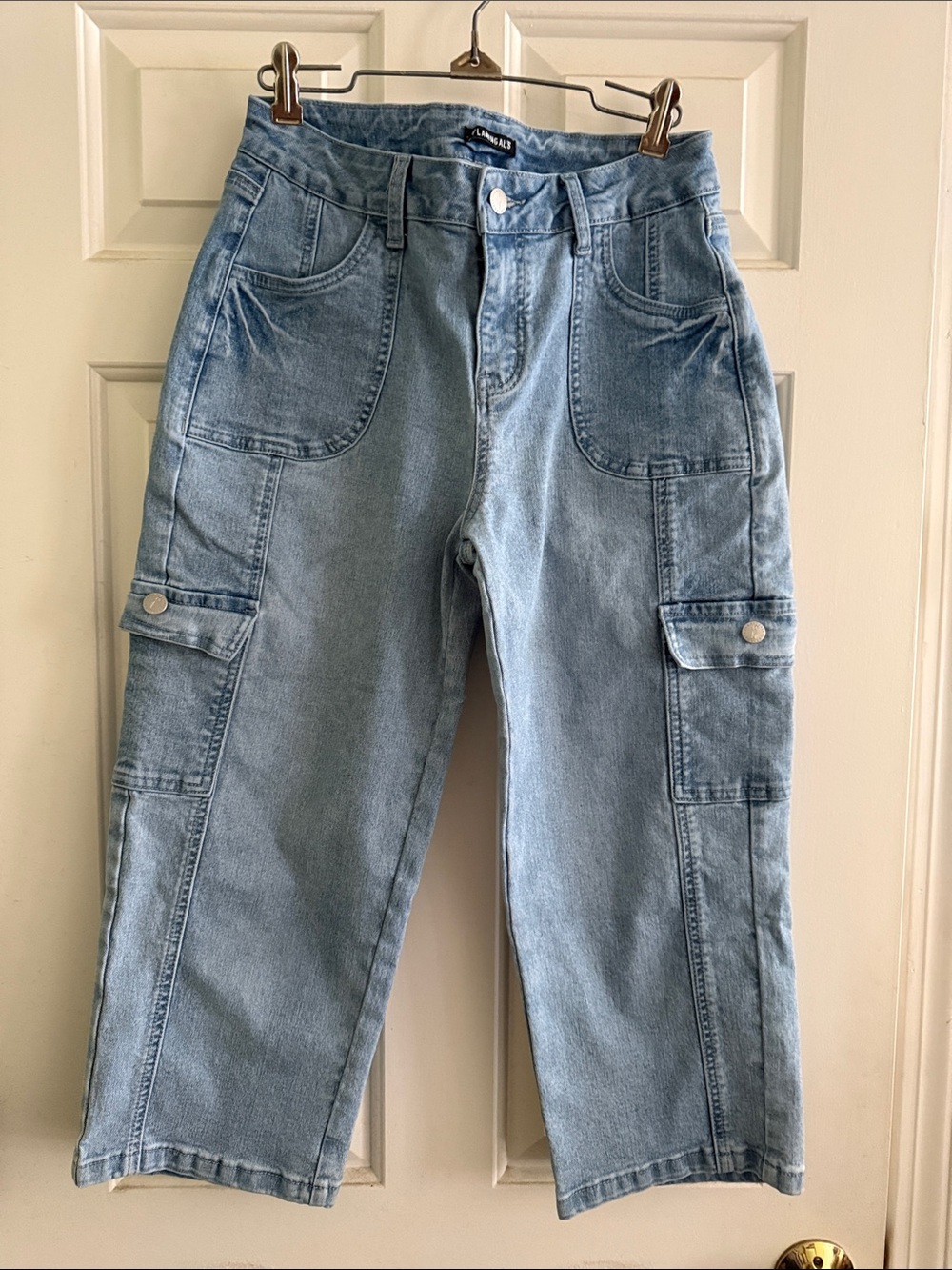 Flamingals Light Blue Cargo Cropped Jeans in size medium